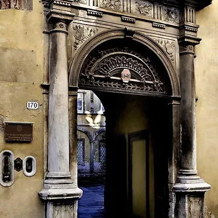 Palazzo Busdraghi, Depoca Hotel 3*